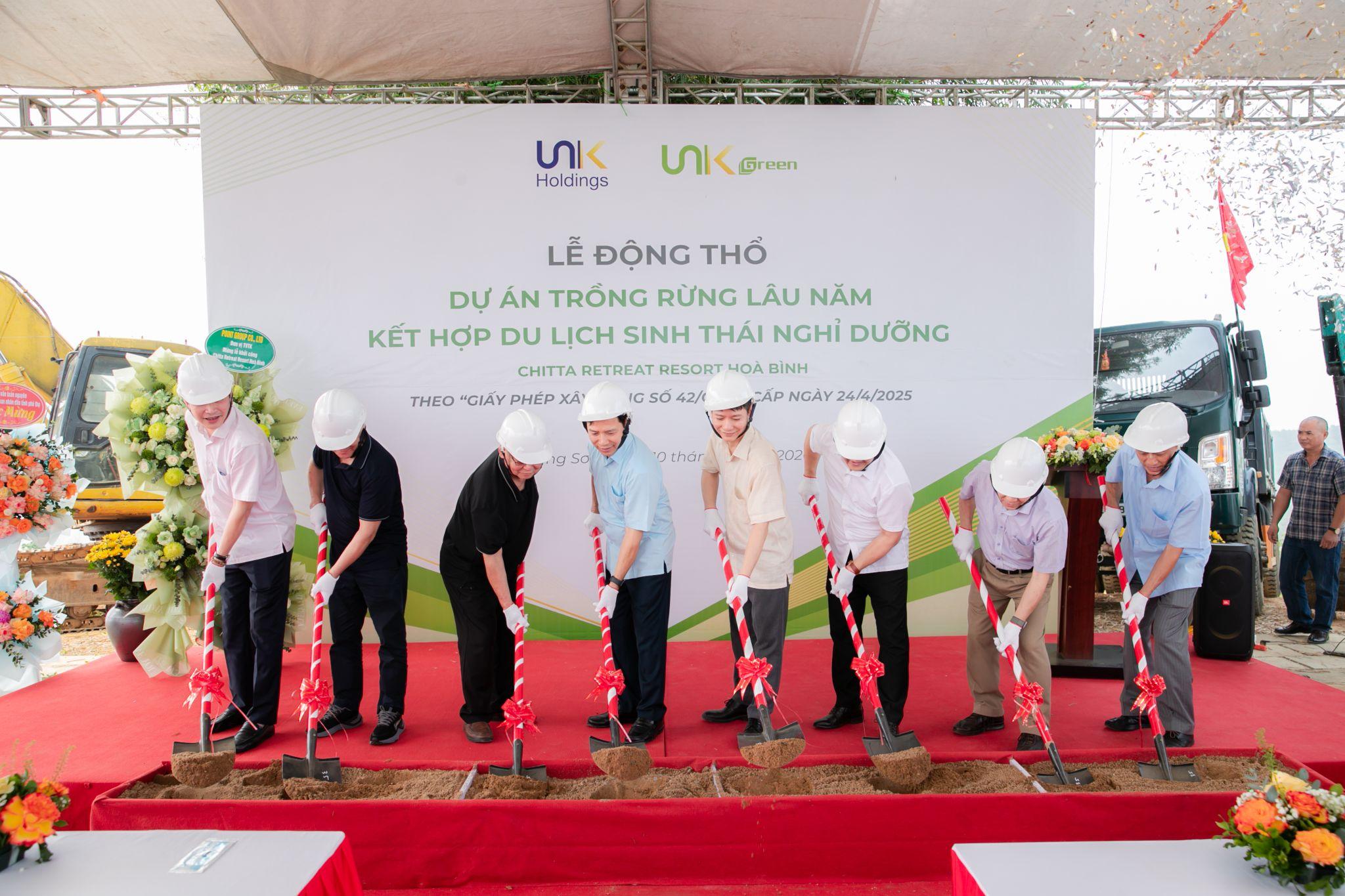 Delegates participating in the groundbreaking ceremony.